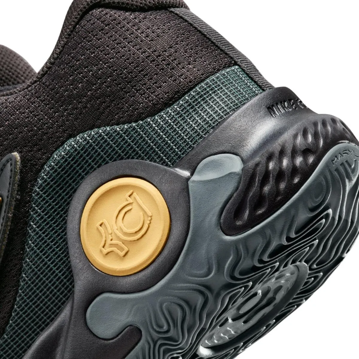 Nike Men's Basketball Shoe
