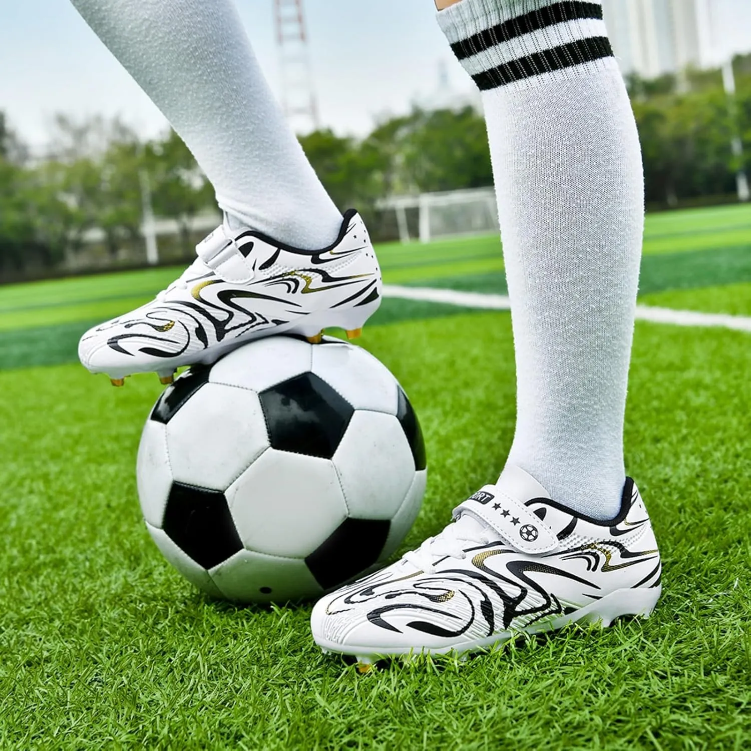 Soccer Cleats for Boys & Girls ?C Youth Lightweight Football Shoes for Kids ?C Indoor/Outdoor Athletic Training, Running, and Soccer ?C Non-Slip Comfortable Kids Cleats